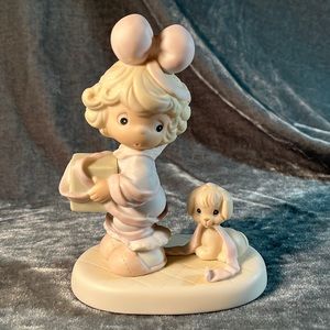 Precious Moments: Tied Up For The Holidays